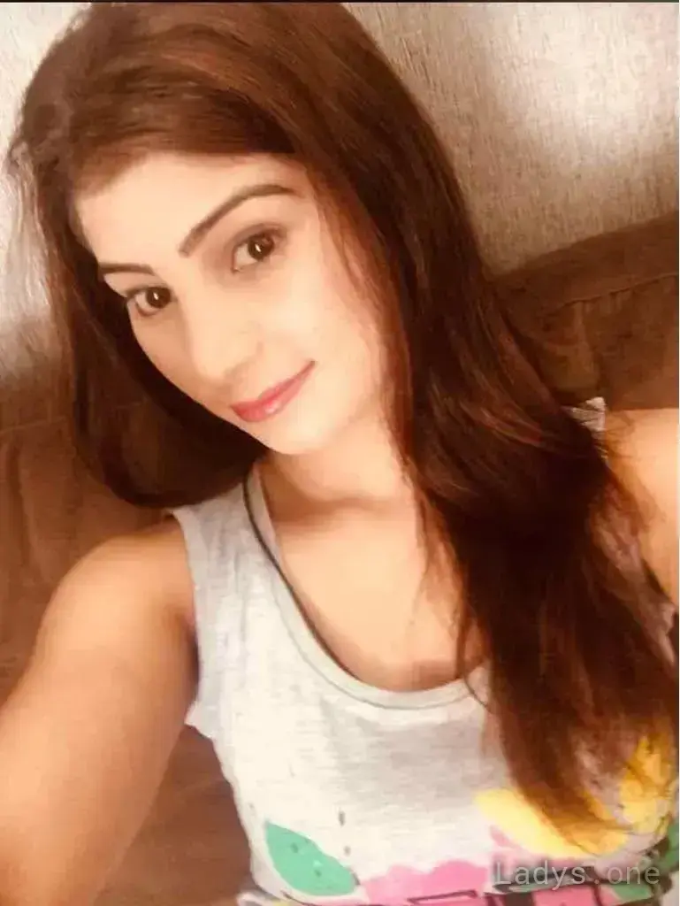 Sara Khan, 24 years brunette escorts in Dubai, height 152 sm, Weight  kg