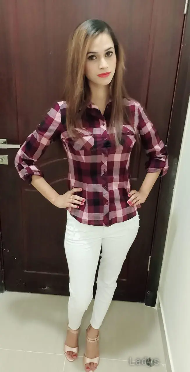 Sheetal, 22 years brunette escorts in Dubai, height 166 sm, Weight kg