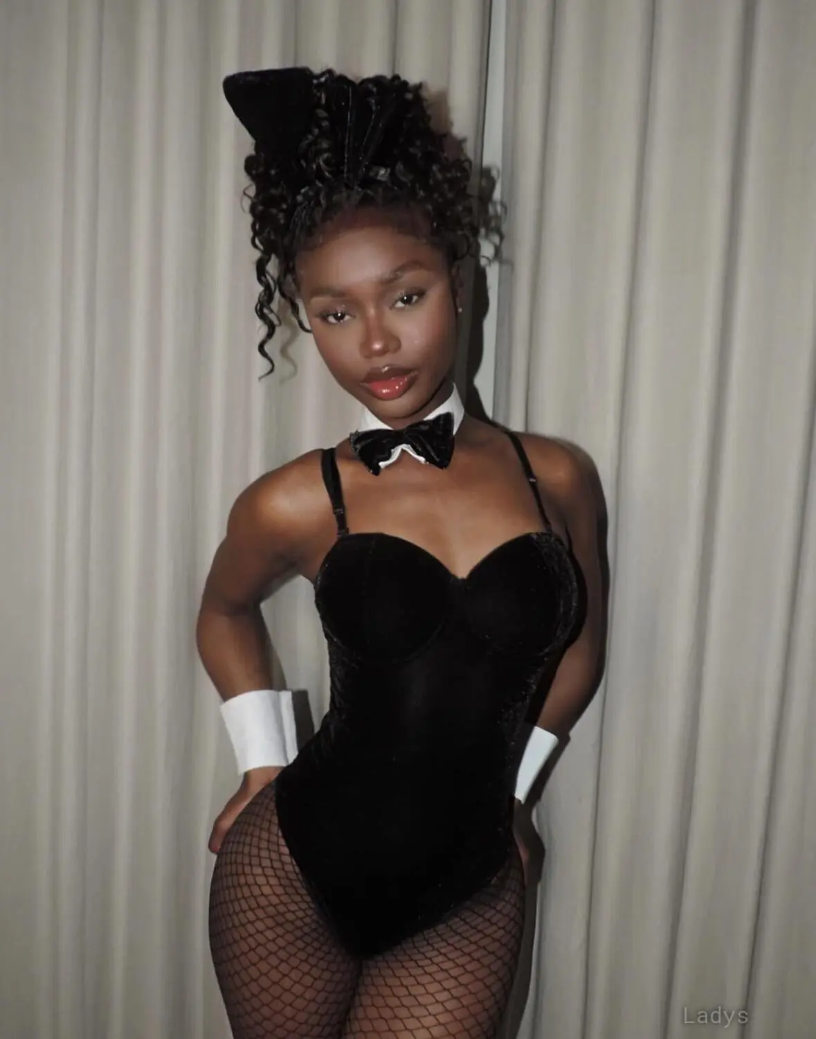 Sienna, 22 years brunette escorts in Dubai, height 169 sm, Weight 51 kg