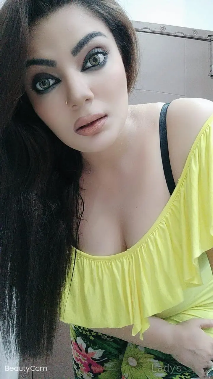 Siyali, 24 years brunette escorts in Dubai, height 167 sm, Weight  kg