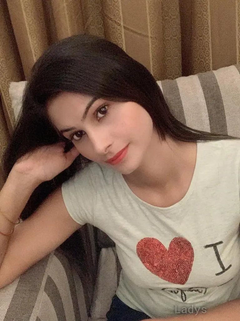 Soniya, 21 years brunette escorts in Dubai, height 166 sm, Weight  kg