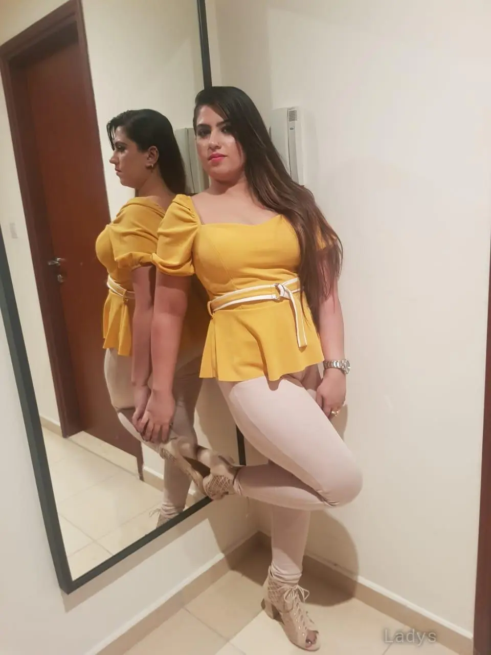 Soniya Big Ass Model, 24 years brunette escorts in Dubai, height 168 sm, Weight  kg