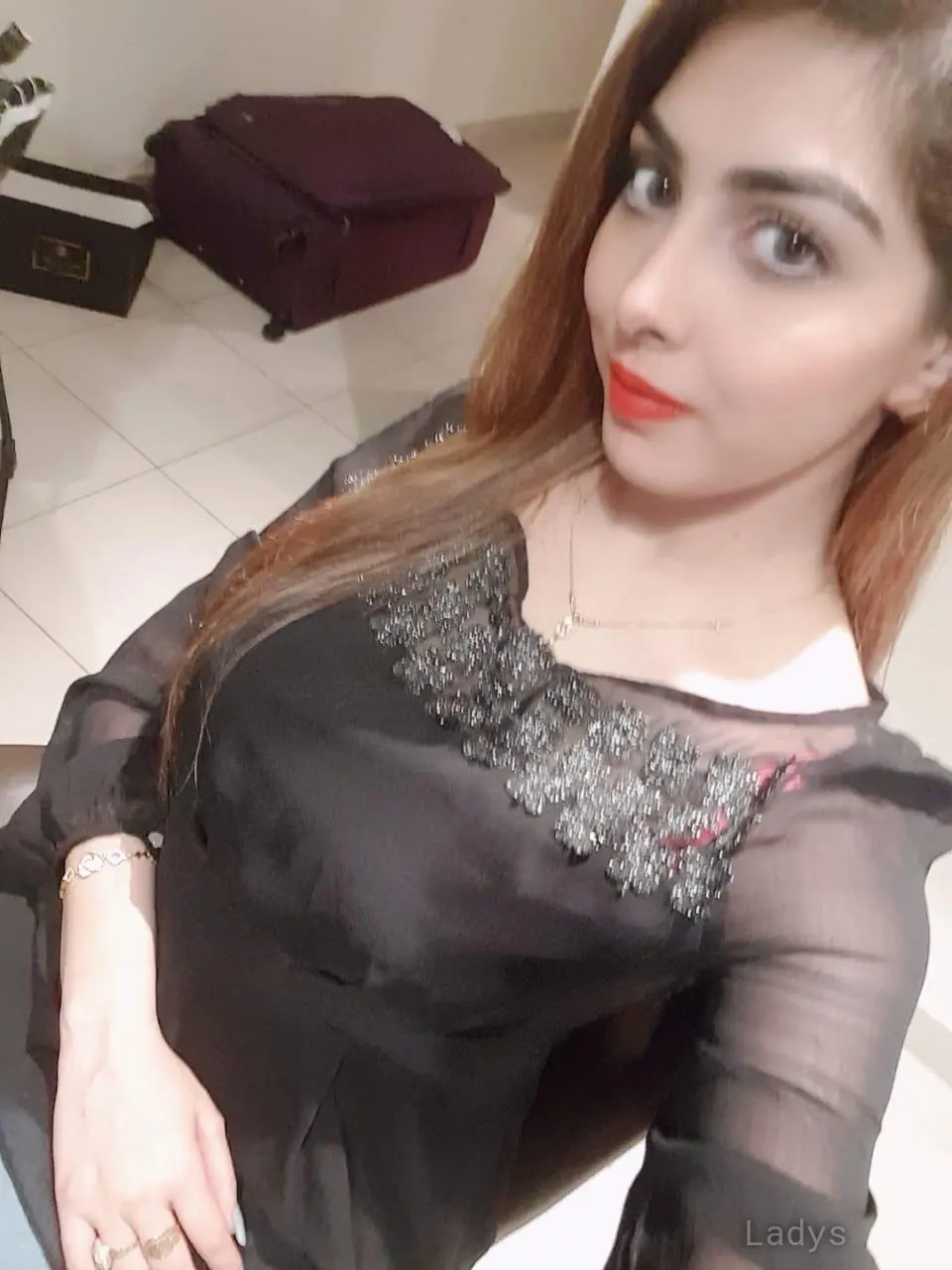 Suman Indian Girl, 22 years brunette escorts in Dubai, height 166 sm, Weight  kg