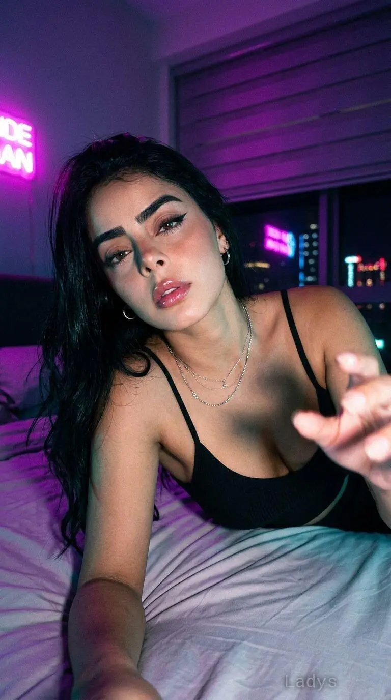 Thalia, 28 years brunette escorts in Dubai, height 167 sm, Weight  kg