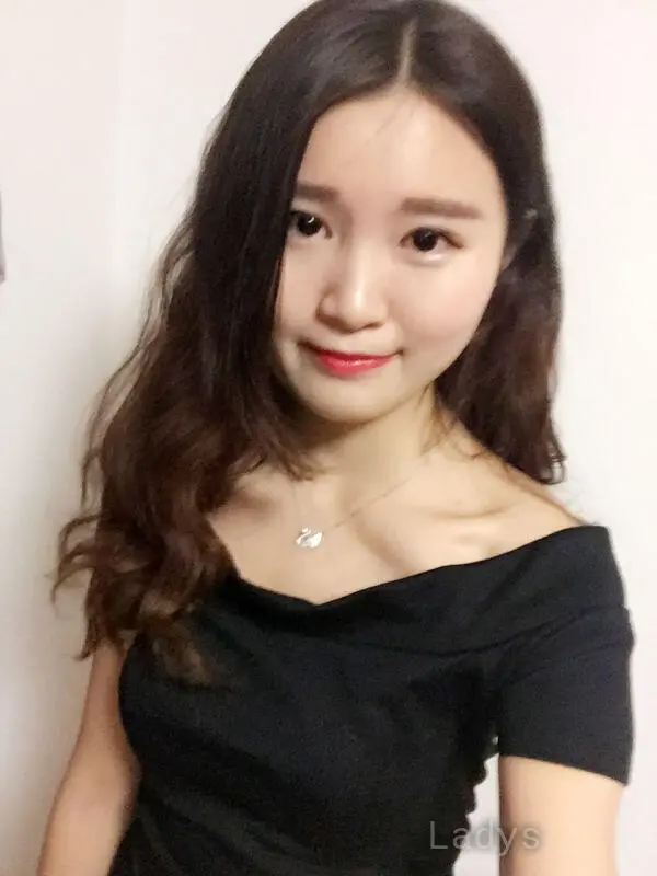Tina, 22 years brunette escorts in Dubai, height 168 sm, Weight kg