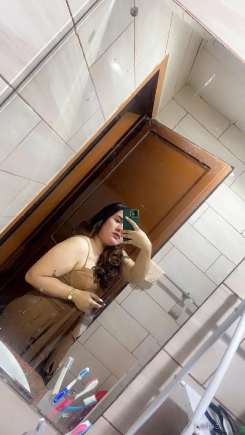 Zienab, 25 years brunette escorts in Dubai, height 157 sm, Weight  kg