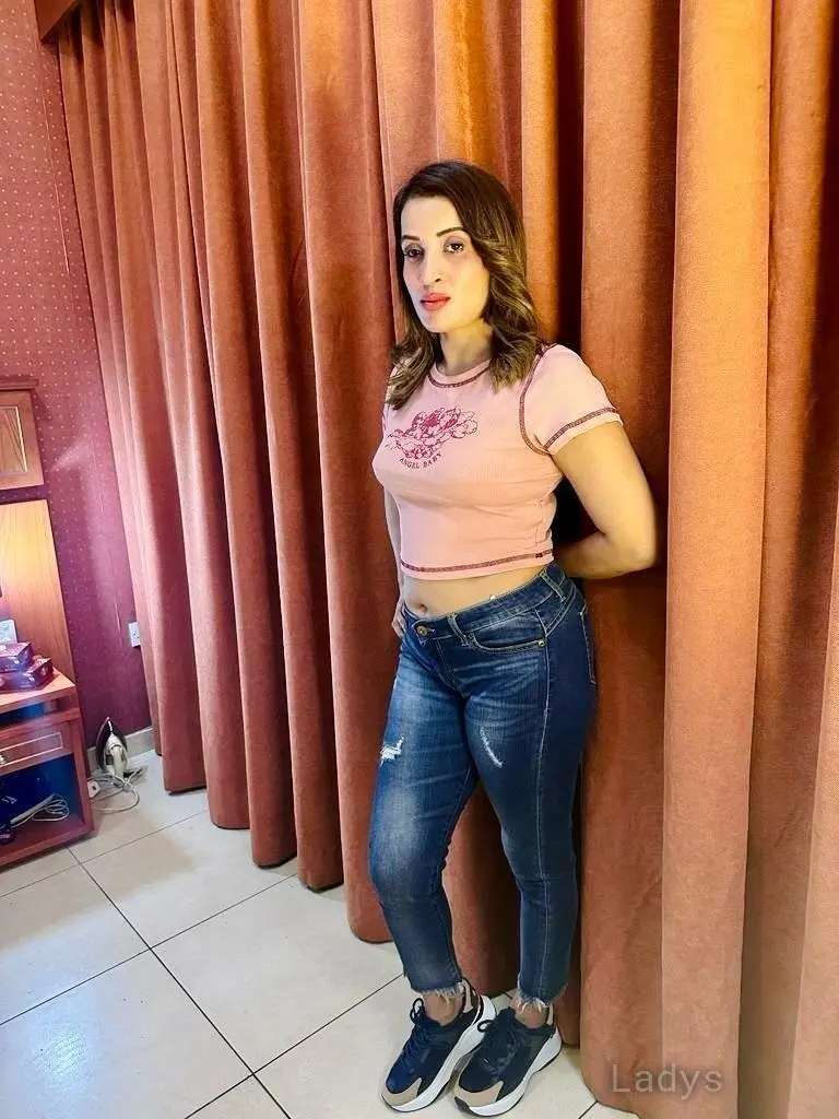 Zoya, 21 years brunette escorts in Dubai, height 160 sm, Weight kg