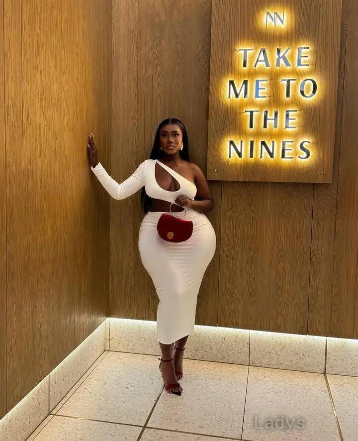 June, 25 years brunette escorts in Erbil, height 164 sm, Weight  kg