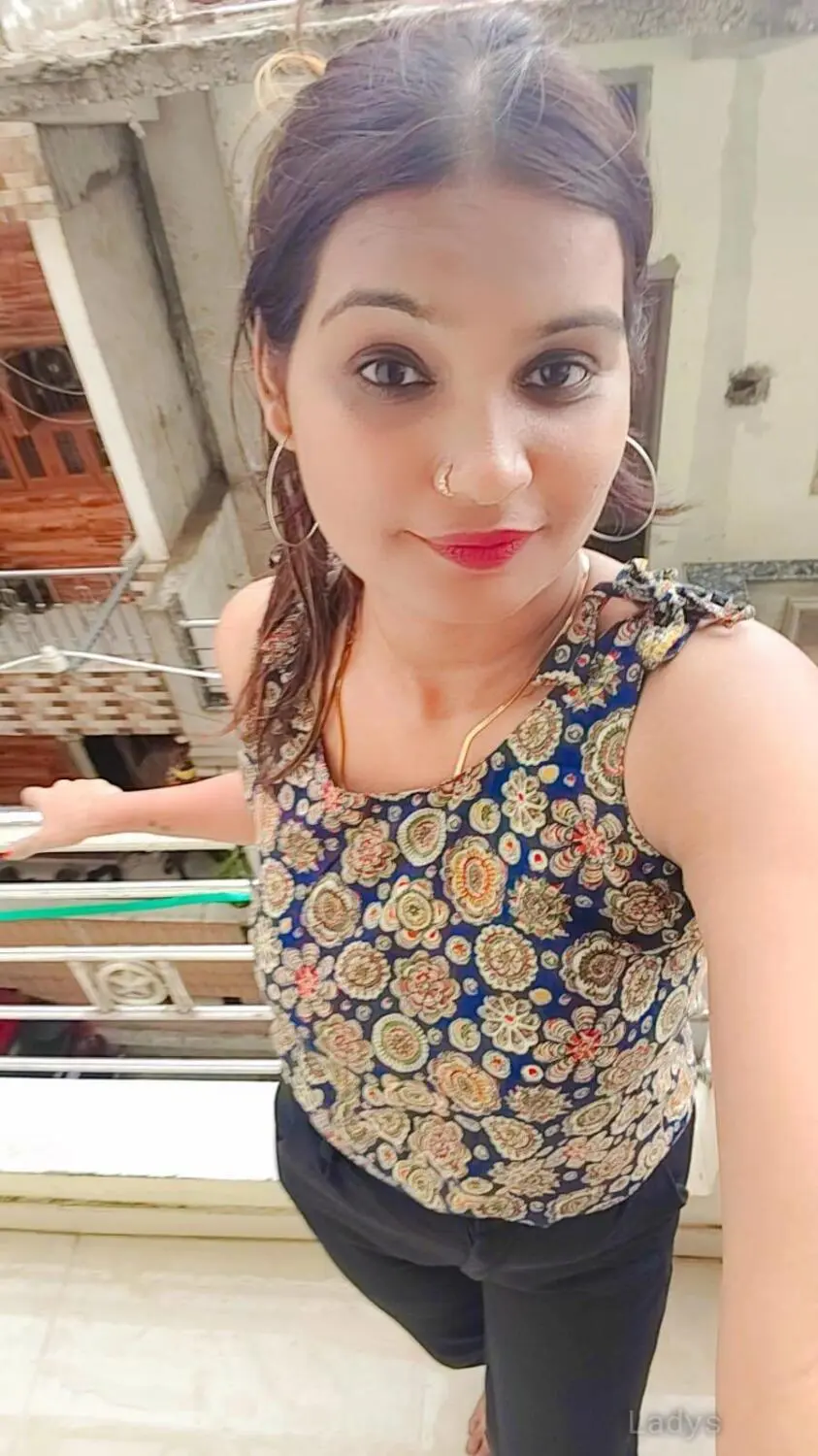 Priyanka, 21 years brunette escorts in Ernakulam, height 154 sm, Weight kg