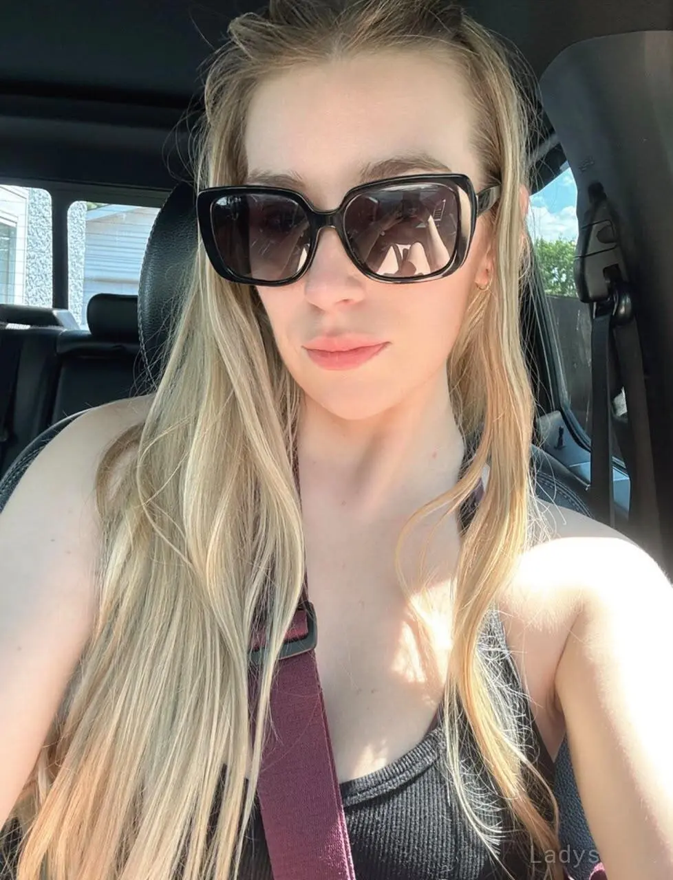 maddy, 26 years brunette escorts in Flint, height 156 sm, Weight 56 kg