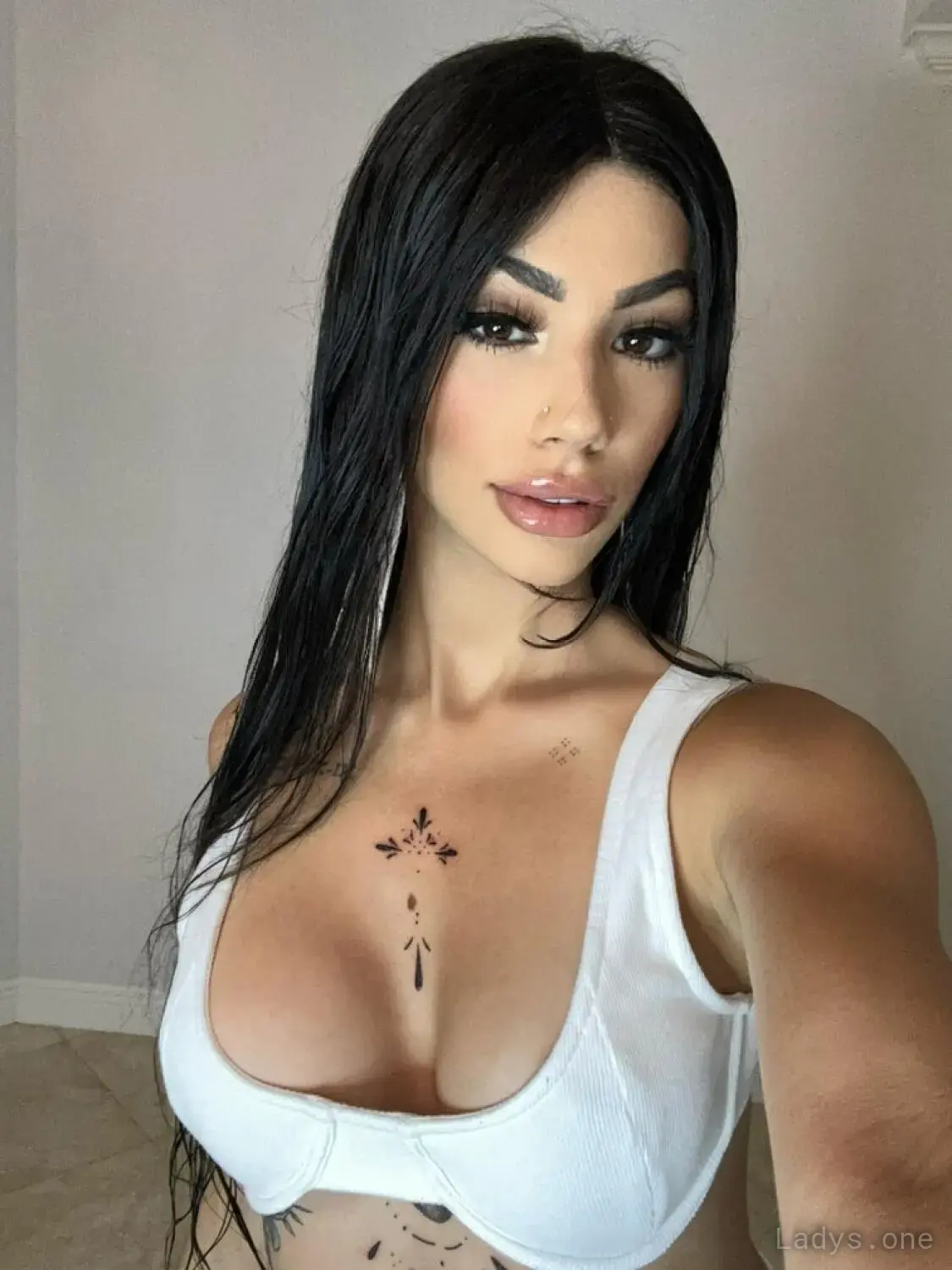 NICOLE, 22 years brunette escorts in Fort Lauderdale, height 170 sm, Weight 56 kg
