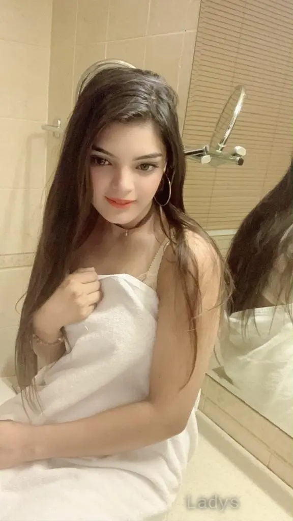 Alisha, 20 years brunette escorts in Fujairah, height 166 sm, Weight kg
