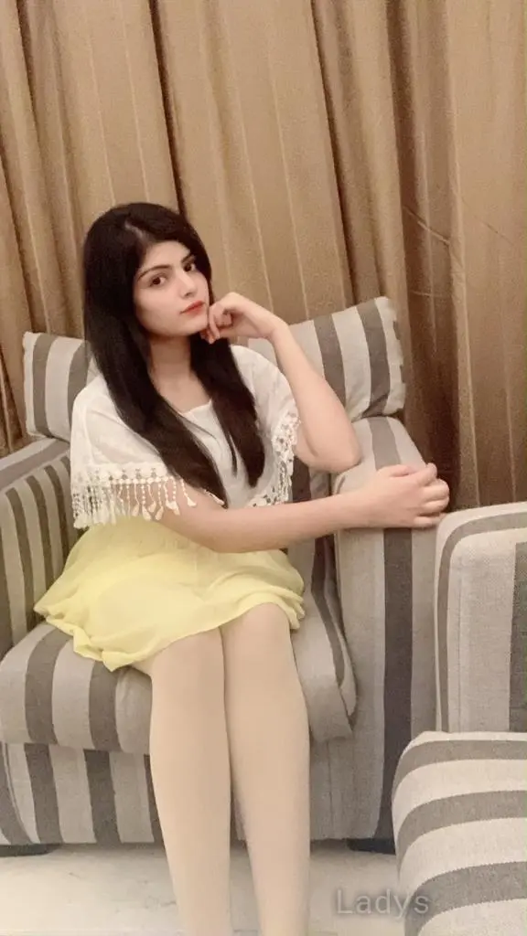 Arzoo, 20 years brunette escorts in Fujairah, height 166 sm, Weight kg