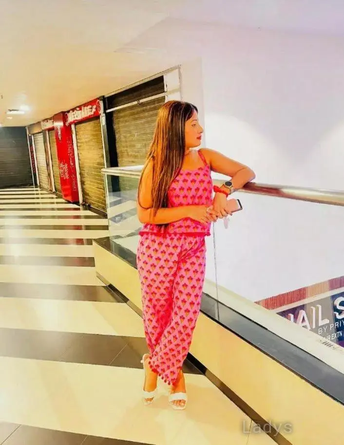 Anushka, 22 years brunette escorts in Gandhidham, height 154 sm, Weight  kg