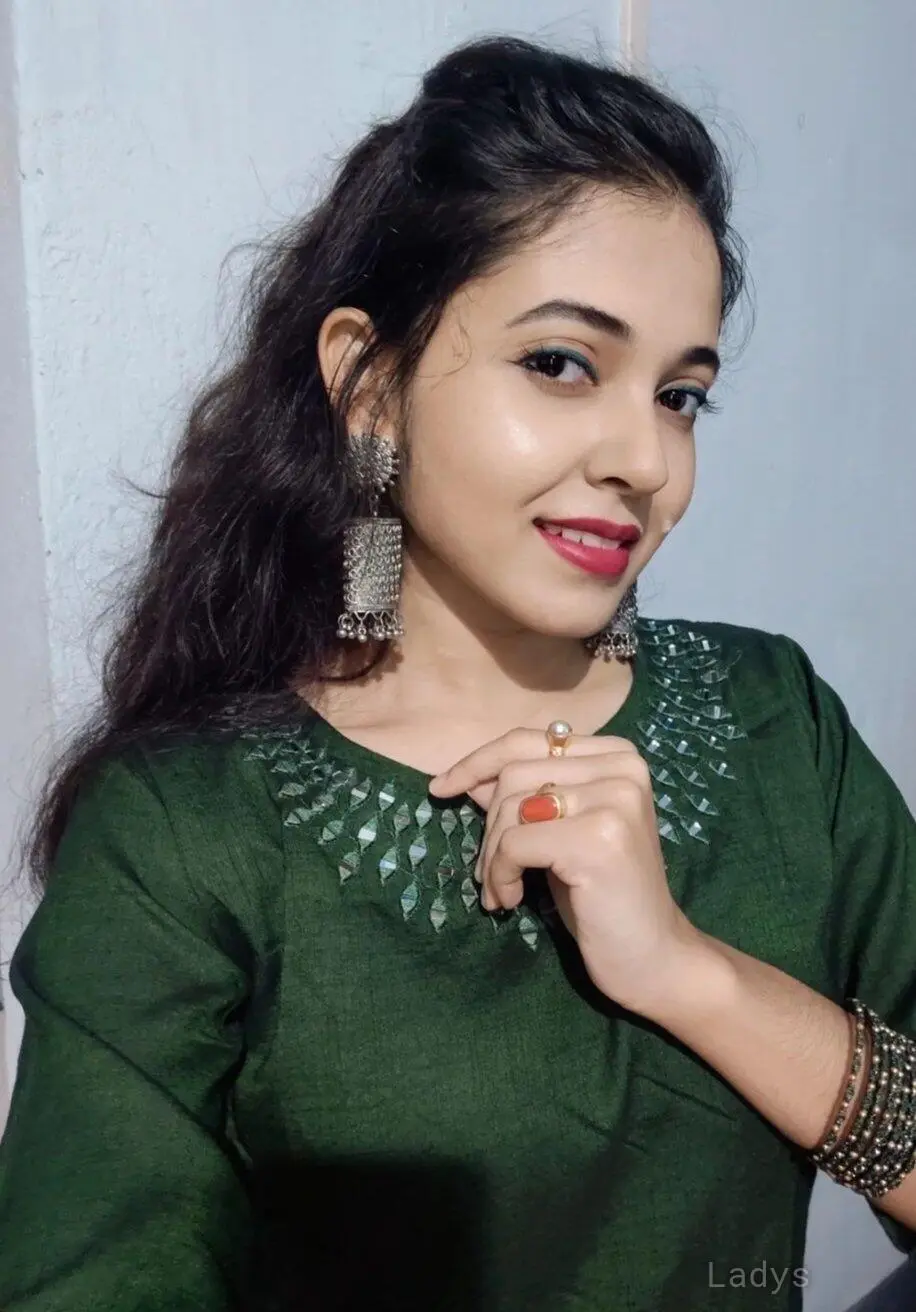 Sakshi, 23 years brunette escorts in Gangtok, height 154 sm, Weight  kg