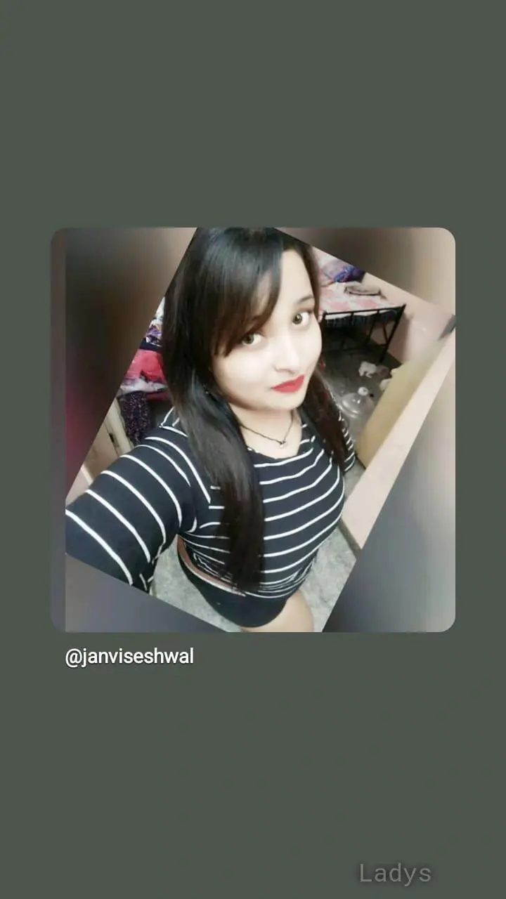 Juhi, 24 years brunette escorts in Ghaziabad, height 178 sm, Weight  kg