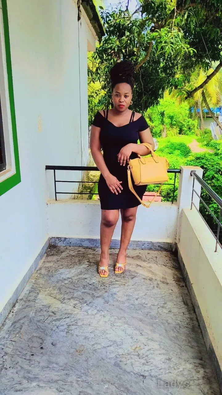 Josy,  years brunette escorts in Goa, height  sm, Weight  kg