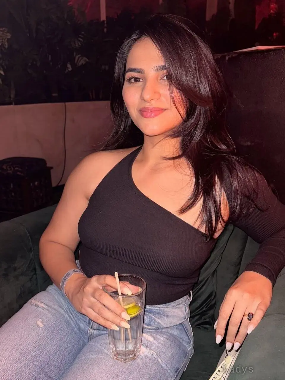 Mira, 23 years brunette escorts in Goa, height 154 sm, Weight kg