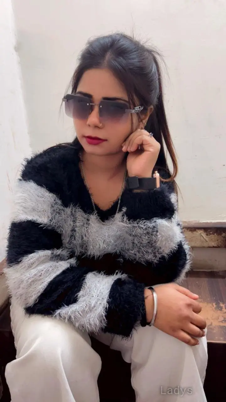 Ruhi, 26 years brunette escorts in Goa, height 154 sm, Weight kg