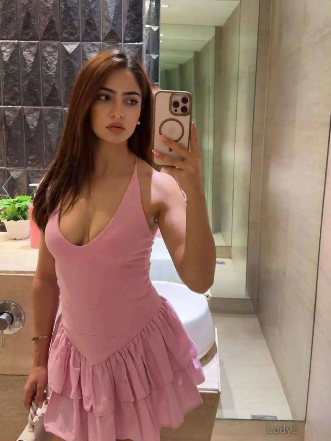 Sakshi, 23 years brunette escorts in Goa, height 154 sm, Weight kg