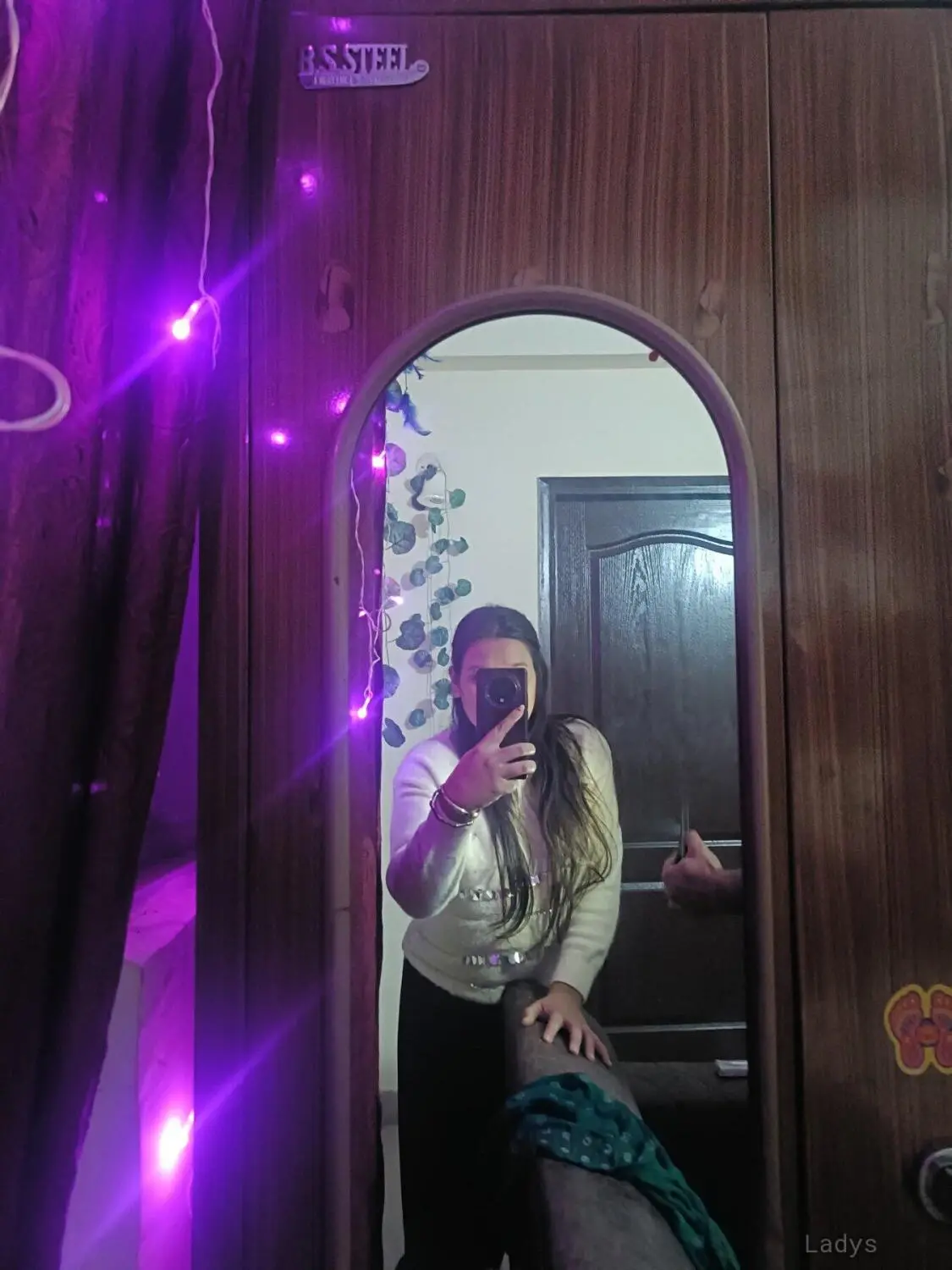Urvashi independent, 26 years brunette escorts in Greater Noida, height 165 sm, Weight  kg