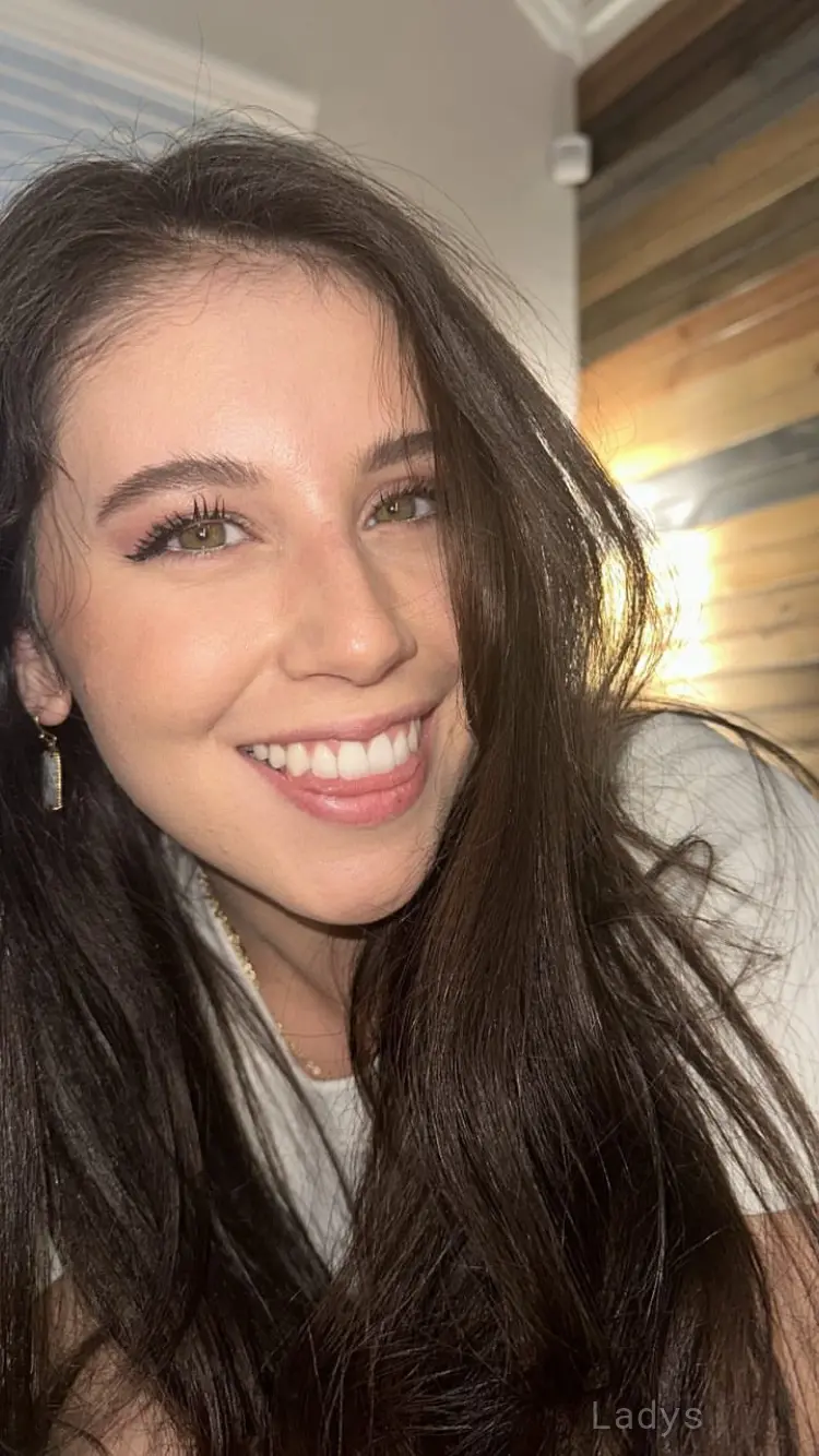 Jaque Penn, 29 years brunette escorts in Greenville, height 167 sm, Weight 44 kg