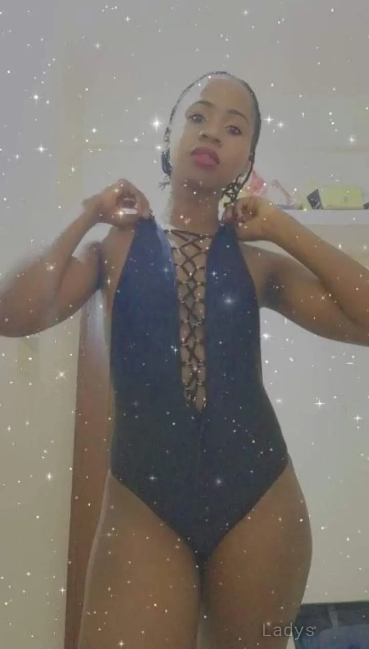 Amber, 24 years brunette escorts in Guangzhou, height 165 sm, Weight  kg