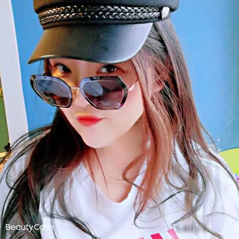 Li Li, 23 years brunette escorts in Guangzhou, height 167 sm, Weight kg