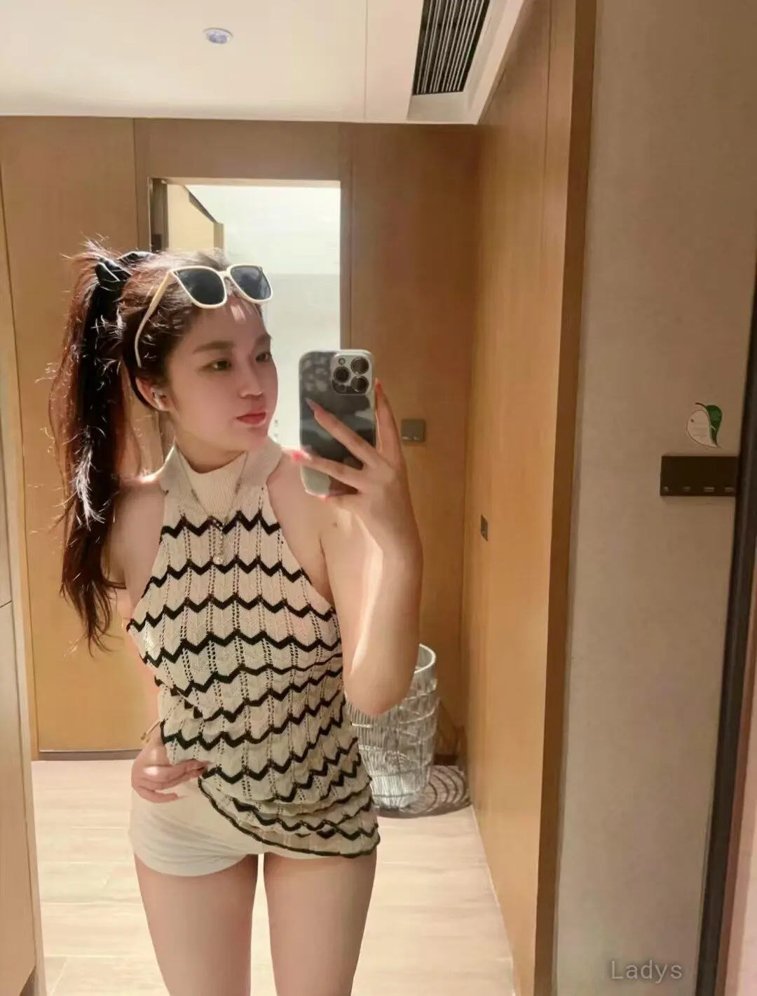 Vivi, 25 years brunette escorts in Guangzhou, height 163 sm, Weight kg