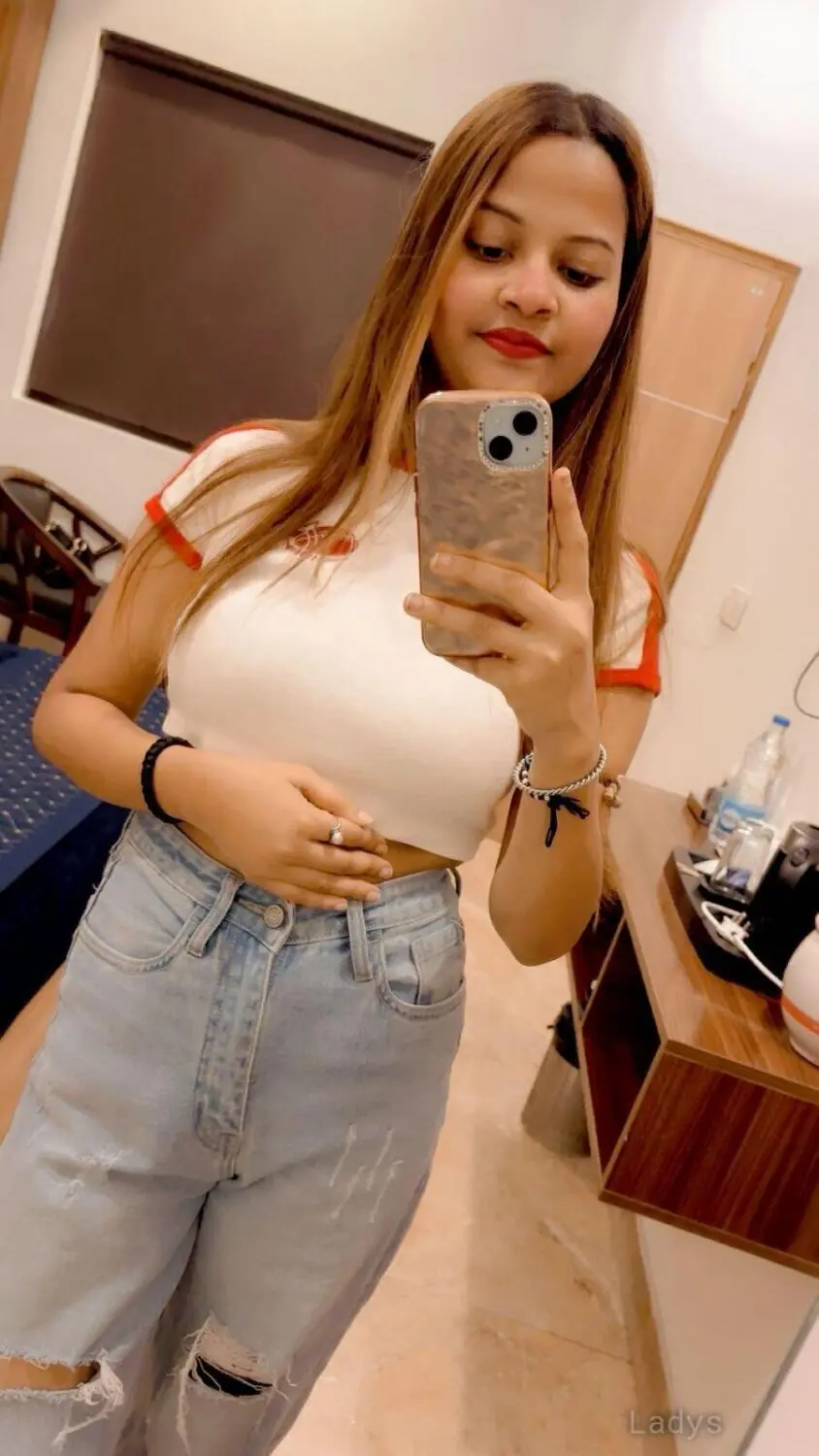 Adeline, 22 years brunette escorts in Gurgaon, height 160 sm, Weight kg