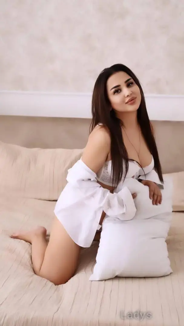 Alisa, 21 years brunette escorts in Gurgaon, height 185 sm, Weight  kg