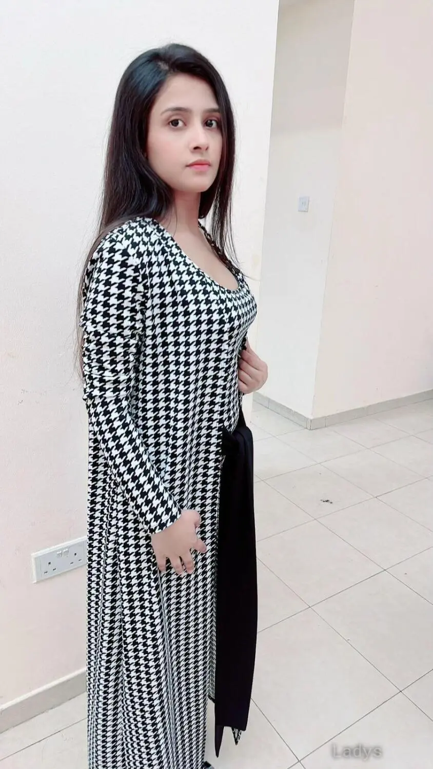 Anushka, 25 years brunette escorts in Gurgaon, height 154 sm, Weight  kg