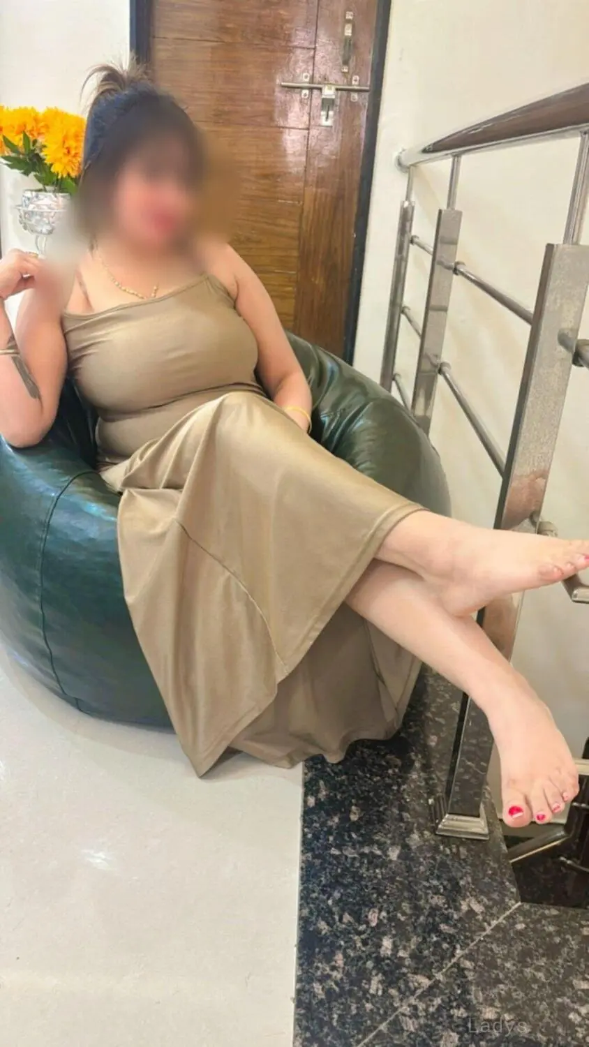 Bella, 22 years brunette escorts in Gurgaon, height 140 sm, Weight kg