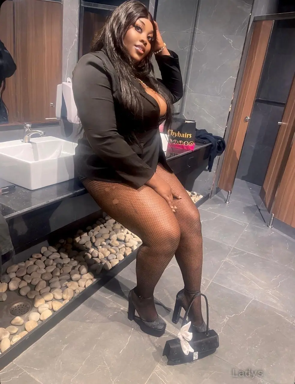 Brenda, 23 years brunette escorts in Gurgaon, height  sm, Weight  kg