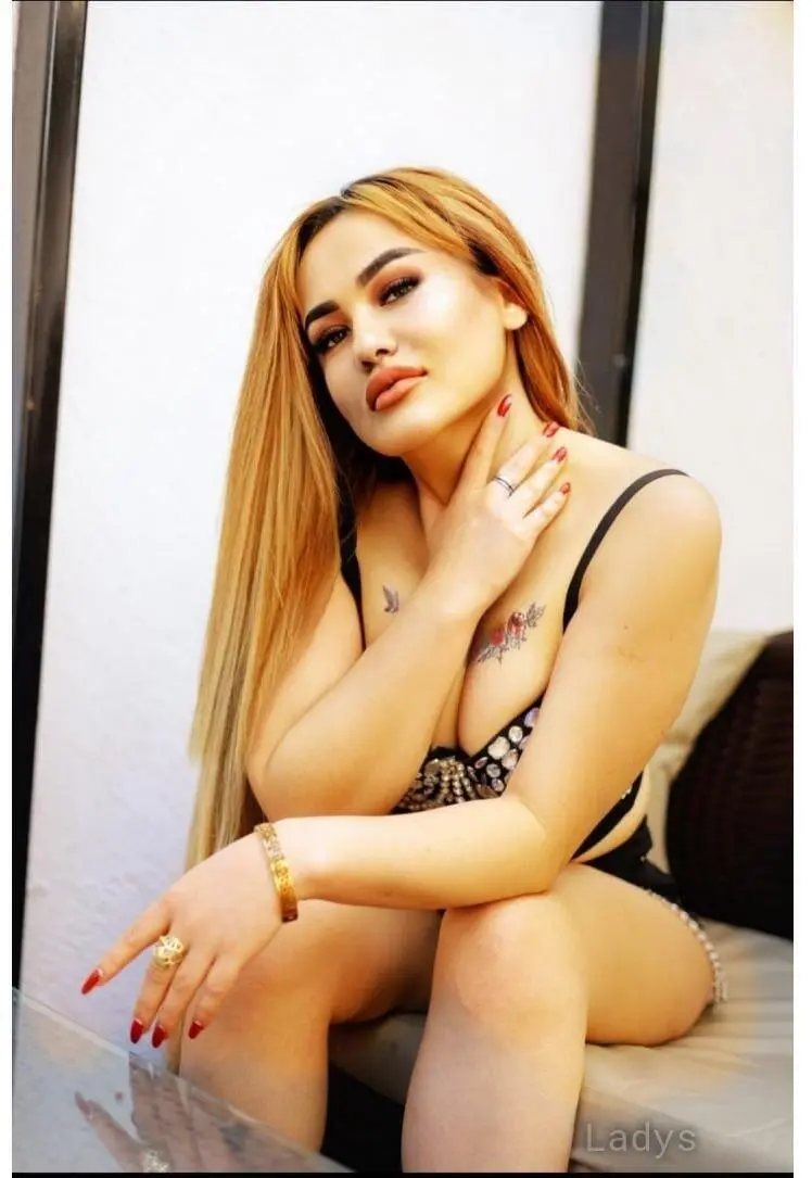 Kiyla, 25 years brunette escorts in Gurgaon, height 180 sm, Weight  kg