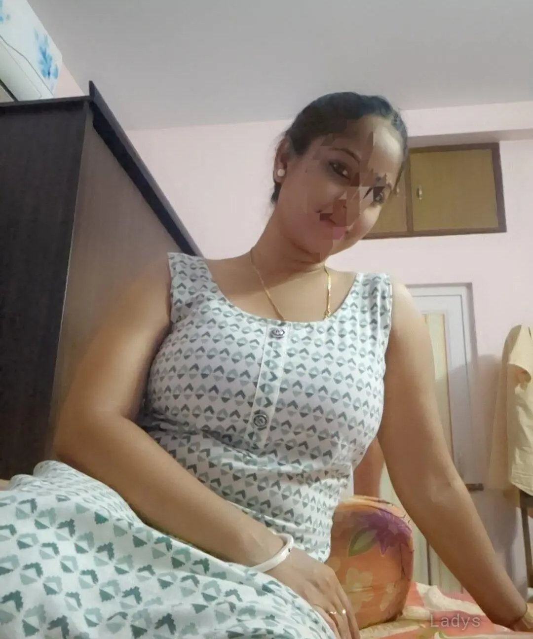 Nita, 26 years brunette escorts in Gurgaon, height 154 sm, Weight kg