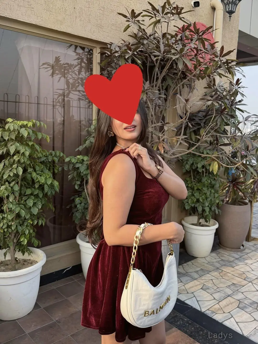 Riya, 21 years brunette escorts in Gurgaon, height 169 sm, Weight kg