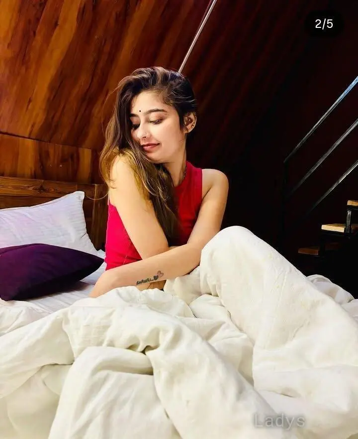 Anushka, 21 years brunette escorts in Guwahati, height 154 sm, Weight kg