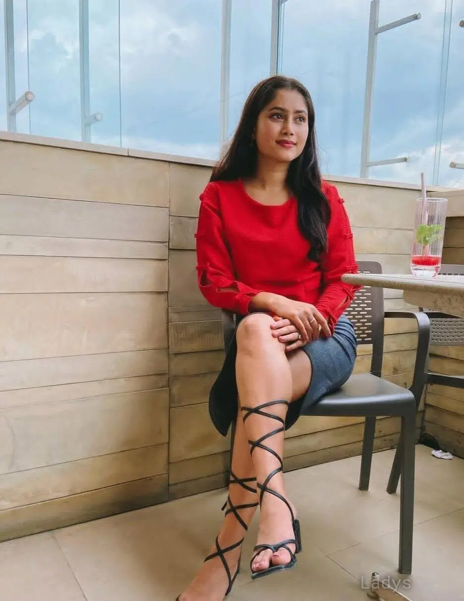 Carla, 22 years brunette escorts in Guwahati, height 154 sm, Weight kg