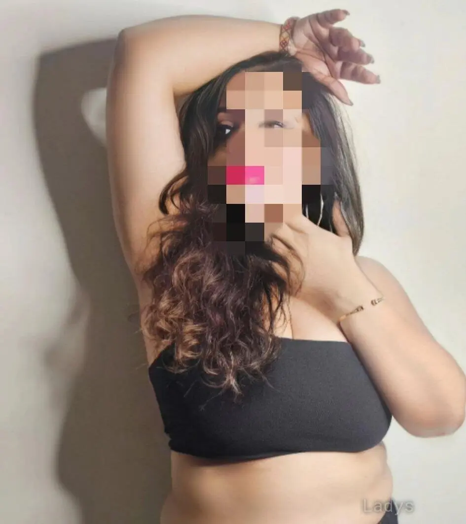 Lilah, 29 years brunette escorts in Guwahati, height 157 sm, Weight kg