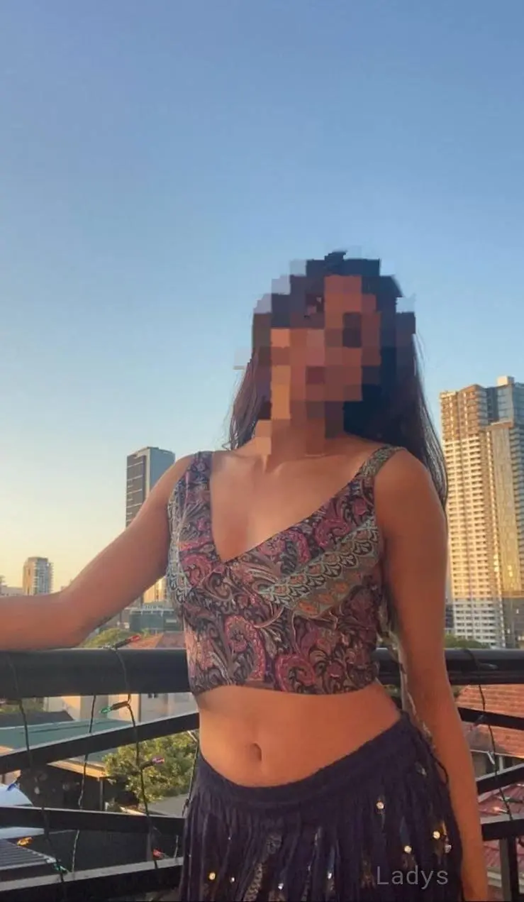 Parishmita, 23 years brunette escorts in Guwahati, height 162 sm, Weight kg