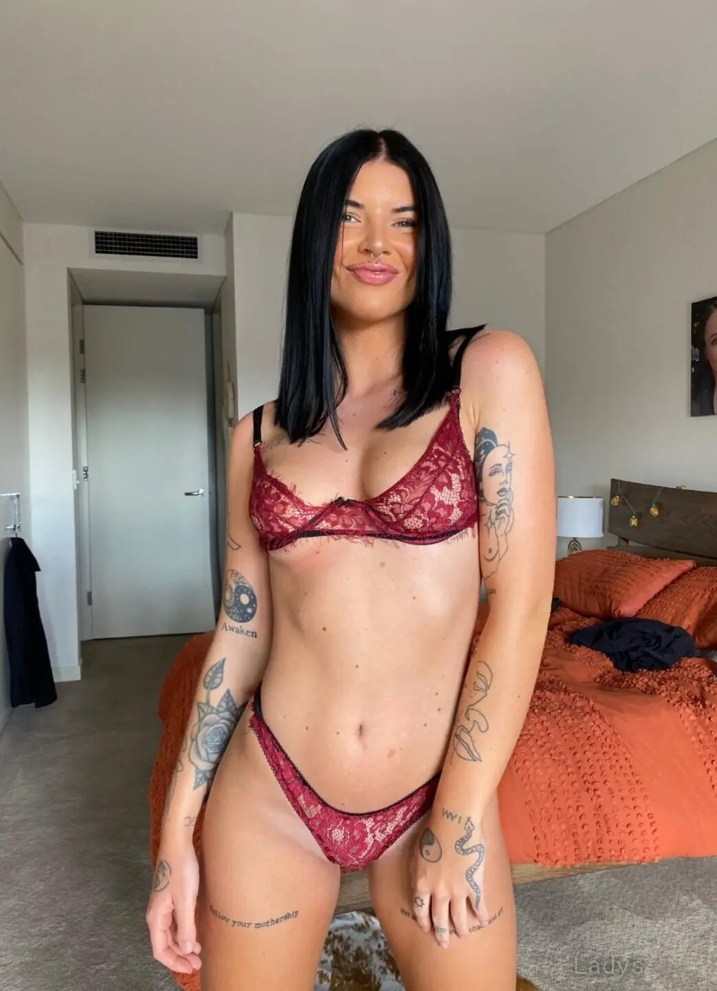 Jessica Allen hamburg, 23 years brunette escorts in Hamburg, height 166 sm, Weight 56 kg