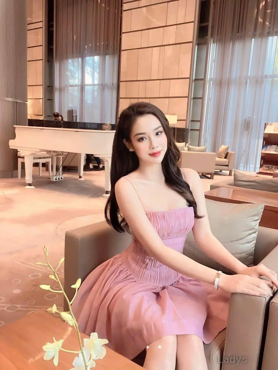 Meowww, 23 years brunette escorts in Hanoi, height 168 sm, Weight  kg