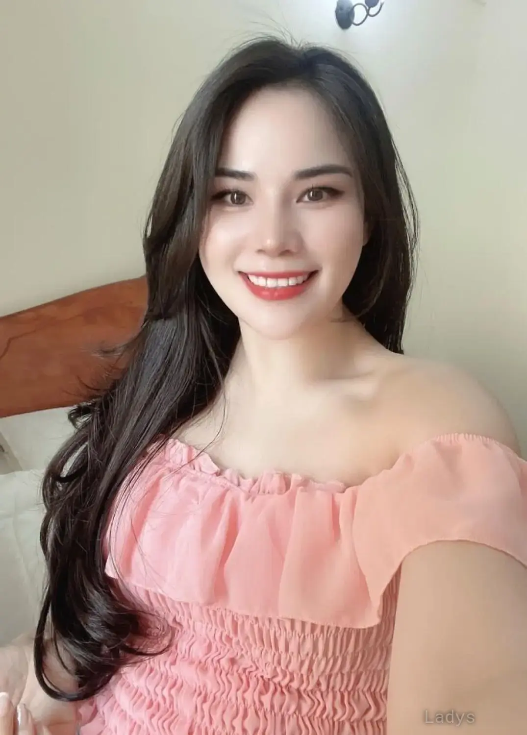 Camilla, 22 years brunette escorts in Ho Chi Minh, height 168 sm, Weight 64 kg