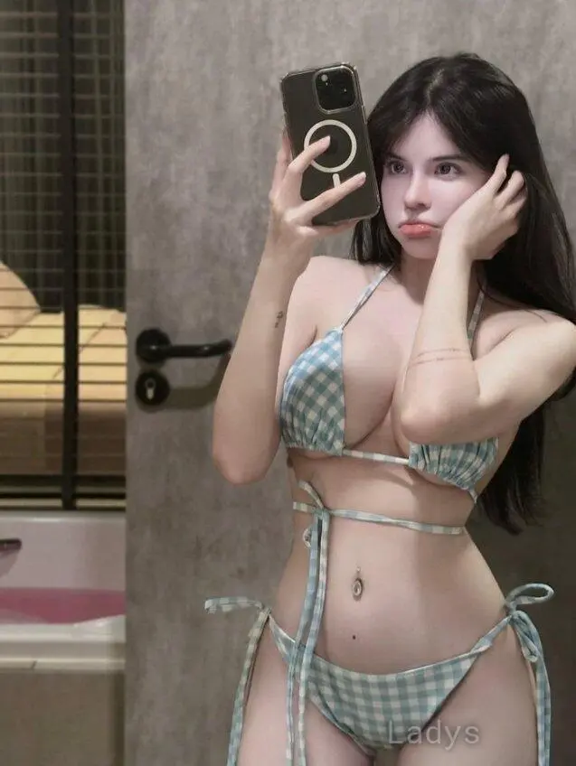 Mae, 22 years brunette escorts in Ho Chi Minh, height 160 sm, Weight  kg