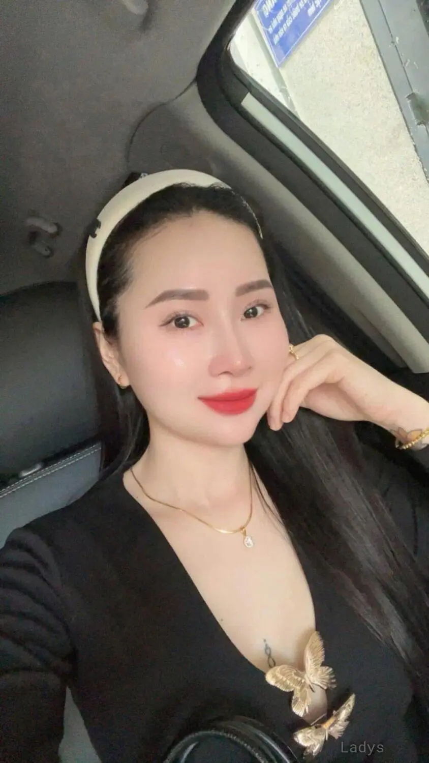 Mia, 21 years brunette escorts in Ho Chi Minh, height 169 sm, Weight kg