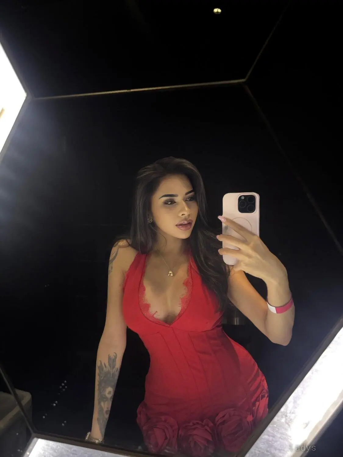Mia, 23 years brunette escorts in Ho Chi Minh, height 163 sm, Weight kg