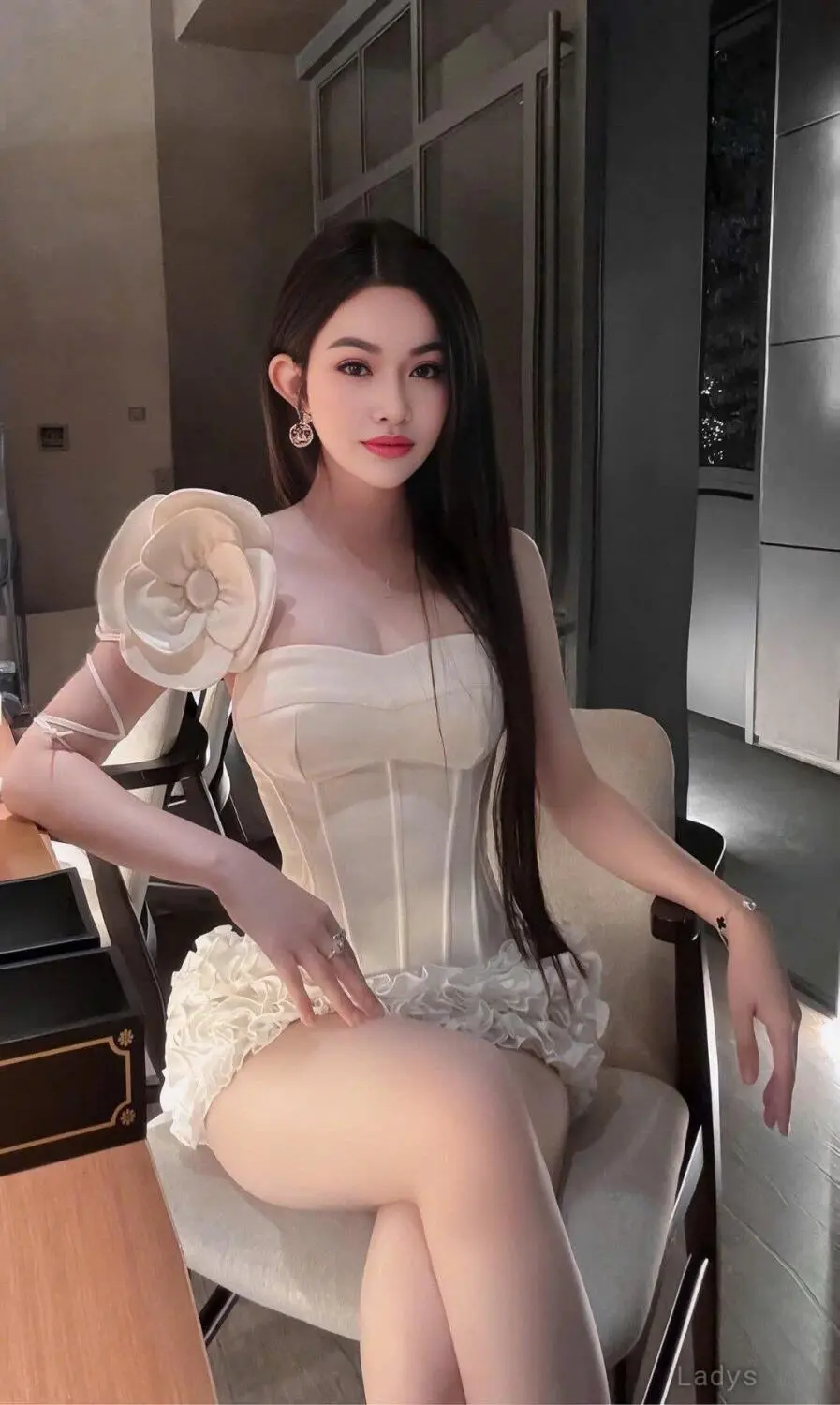 Nara, 22 years brunette escorts in Ho Chi Minh, height 165 sm, Weight  kg