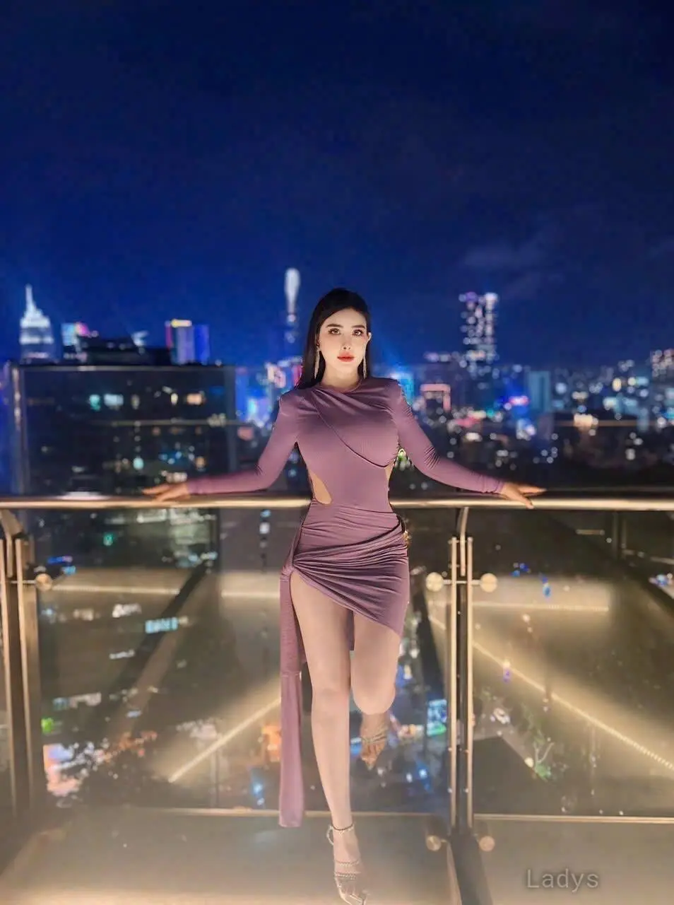 Ne Ne, 22 years brunette escorts in Ho Chi Minh, height 165 sm, Weight kg
