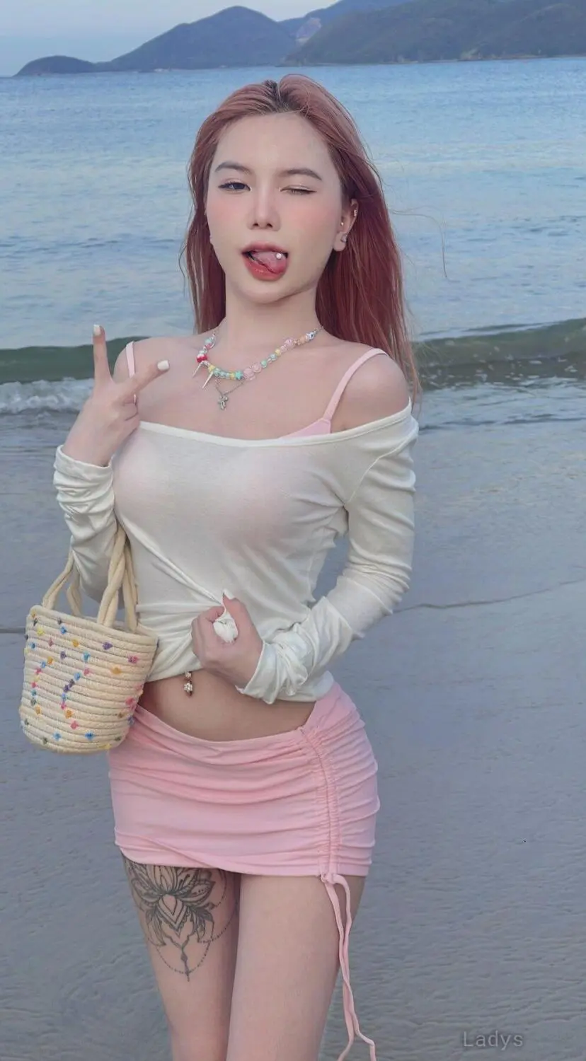 Tina, 22 years brunette escorts in Ho Chi Minh, height 162 sm, Weight kg